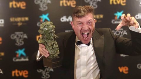 El director Abraham López Guerrero con el Premio Goya a Mejor Cortometraje de Animación 2021