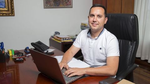 Iago Toba, alcalde de Muxía, en una imagen anterior a la pandemia