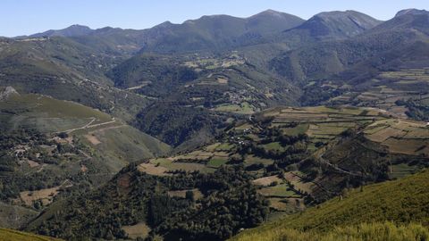Vista das montañas de Os Ancares, en Cervantes