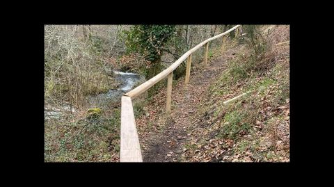 Instalaron barandillas en la senda de la Torres do Mácara