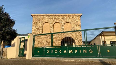 El edificio que albergará el museo, terminado el pasado noviembre, se encuentra en el recinto del futuro cámping de Ribas de Sil