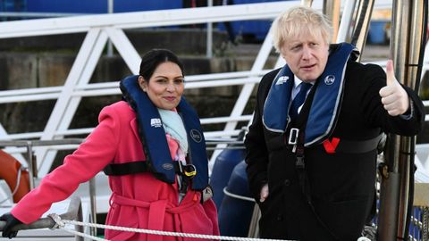 Boris Johnson, con su ministra del Interior, Priti Patel