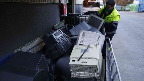 El punto limpio recibió un total de 414 televisores y monitores