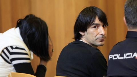 Prado Riveiro y Adriana Amenedo, en el banquillo de los acusados de la Audiencia durante la celebración del juicio por el doble crimen de Betanzos