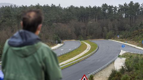 De la A-56, entre Lugo y Ourense, solo está en servicio un tramo de 8,8 kilómetros. En Vilamarín (en la foto) se ejecutaron 400 metros antes de paralizarse las obras