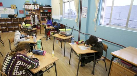 El protocolo gallego indica que las ventanas de las clases tienen que estar abiertas el máximo tiempo posible
