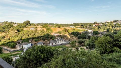 En este edificio de la calle San Eufrasio de Lugo, en el número 110, se venden varios pisos, entre los 68.000 y los 93.000 euros. Vistas desde una de las casas