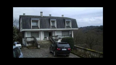 Casa de Anguiera, en Lugo, con vista al Miño, que se construyó en 1990 y se vende por 170.000 euros. Cuatro habitaciones y terraza de 126 metros