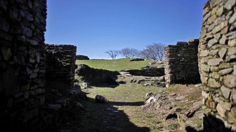 El castro de Castromaior destaca por su buena conservación y las vistas del centro de la provincia de Lugo