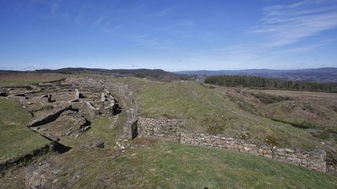 El castro de Castromaior destaca por su buena conservación y las vistas del centro de la provincia de Lugo