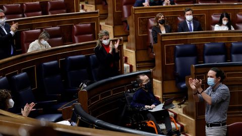 El vicepresidente segundo del Gobierno, Pablo Iglesias, se despidió del Congreso entre los aplausos de sus compañeros y las lágrimas de su sustituta en el Ejecutivo, Yolanda Díaz