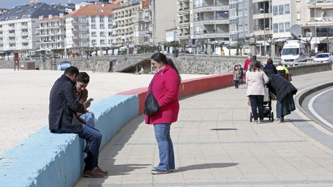 Imagen del paseo del Silgar, en Sanxenxo, en el penúltimo día antes de entrar en restricciones de nivel alto