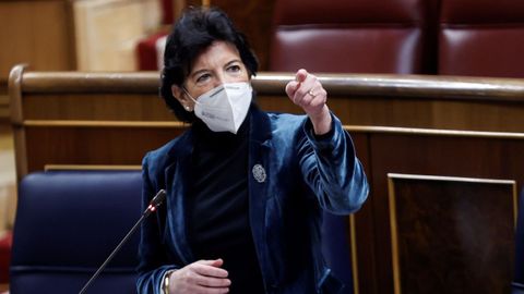 Isabel Celaá interviniendo este miércoles en el pleno del Congreso