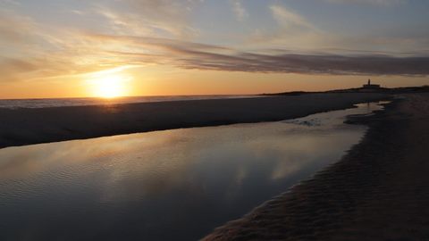 Puesta de sol desde la playa Lariño