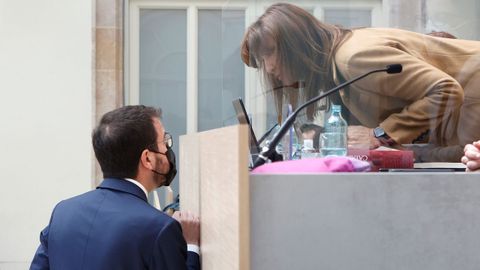 Pere Aragonès conversa con la presidenta del Parlamento catalán, Laura Borràs