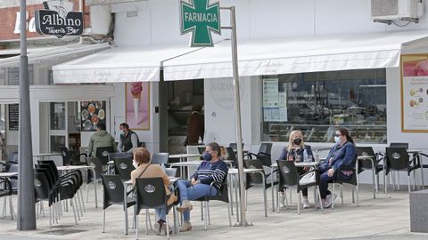 Una terraza en Sanxenxo, durante el puente de San José