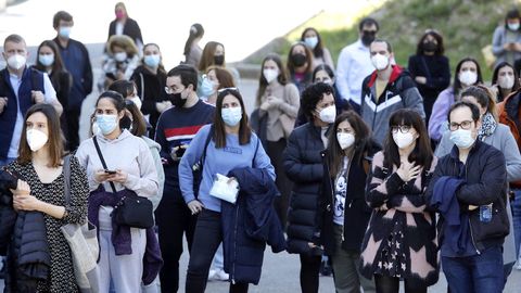 Aspirantes accediendo a las pruebas del mir en la Facultade de Económicas del Campus Universitario de Vigo, que fue elegido como una de las sedes para la realización de la prueba tras 42 años sin acogerlas