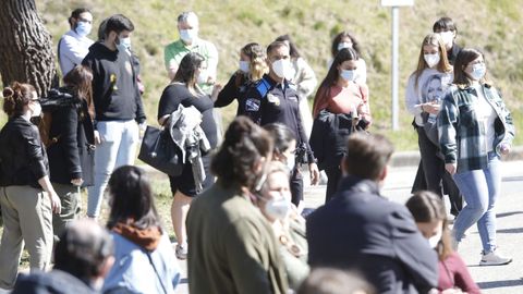 Aspirantes accediendo a las pruebas del mir en la Facultade de Económicas del Campus Universitario de Vigo, que fue elegido como una de las sedes para la realización de la prueba tras 42 años sin acogerlas