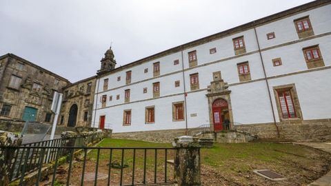 Ala sur del Museo do Pobo Galego (de blanco) que se prevé sea entregada la próxima semana tras finalizar las obras de su rehabilitación