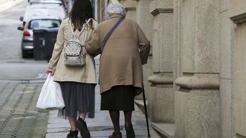 En Ferrol el número de mayores de 65 años duplica al de niños y jóvenes menores de veinte