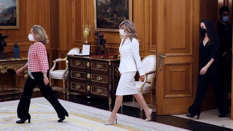 Las vicepresidentas Nadia Calviño y Yolanda Díaz, a su llegada a la ceremonia de jura de sus nuevos cargos ante el rey, en una imagen de archivo.
