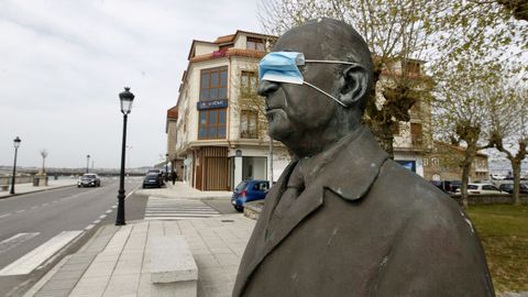La Guardia Civil investiga si la pelea del domingo en el paseo marítimo de Vilanova, en la imagen, fue lo que motivó los disparos contra una vivienda que poco después detonaron en Caleiro
