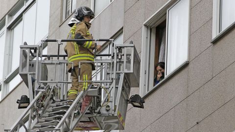 En Vigo trabajan de 12 a 15 bomberos por turno.