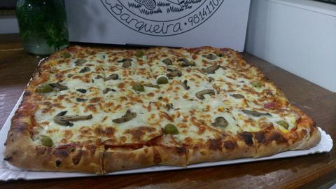 Las pizzas de O Trope son uno de los platos más demandados en este establecimiento de A Barqueira, en Cerdido