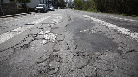 El recorrido de la N-540 está lleno de baches y socavones, más graves entre los concellos de Guntín y Taboada