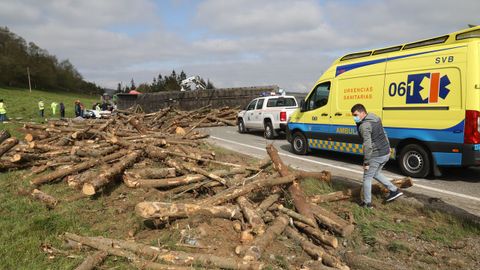 Otra vista del accidente en A Fonsagrada