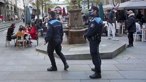 Controles de vigilancia del cumplimiento de medidas anticovid por parte de la Policía Local de Pontevedra
