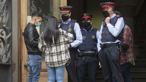 Uno de los supuestos cuatro participantes en la presunta violacin mltiple a un joven de 18 aos en Sabadelle entra en la Audiencia de Barcelona