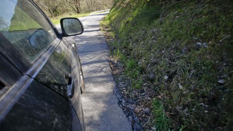Sin arcenes en la carretera entre Baralla y la A-6 en Neira de Rei