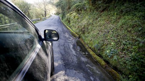 Sin arcenes en la carretera entre Baralla y la A-6 en Neira de Rei