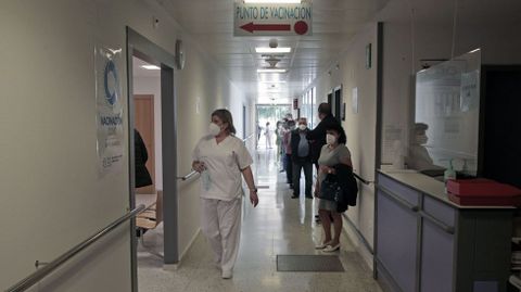 Al me nos dos de los doce contagiados en el brote de A Pobra requirieron tratamiento médico en el hospital, pero ahora ya están en sus casas