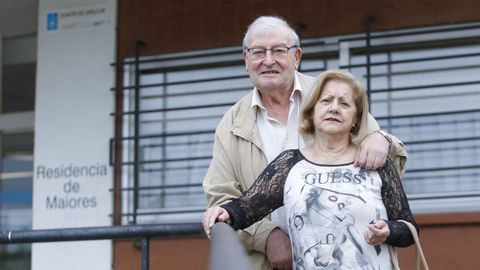 Victoriano Carracedo y María Dolores Parrilla viven en la residencia de mayores de Caranza