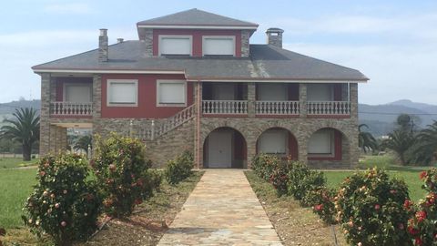 La mansión, situada en Vilaselán (Ribadeo)