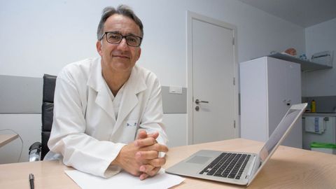 El jefe de Neurología del HULA, Robustiano Pego