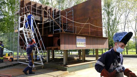 En la imagen, la sección lateral del casco de un barco que están construyendo los alumnos de la familia de Fabricación Mecánica