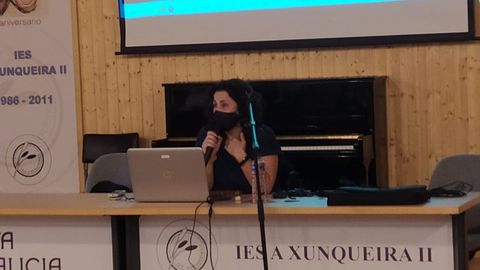 Charla de la escritora María Rei Vilas en el IES A Xunqueira II de Pontevedra