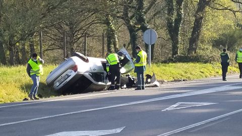 El coche quedó volcado en la N-VI