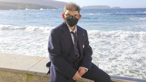 Adrián se enfundó ayer el traje de gala para la ocasión