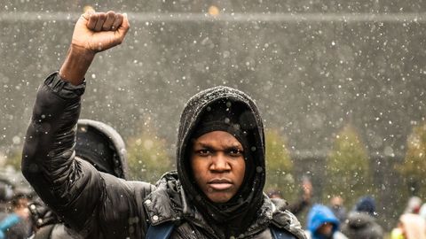 Tercera día de protestas en Brooklyn Center, Mineápolis