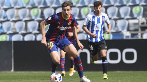 Esta temporada, aún juvenil, dio el salto al Barcelona B, en donde se hizo indiscutible.