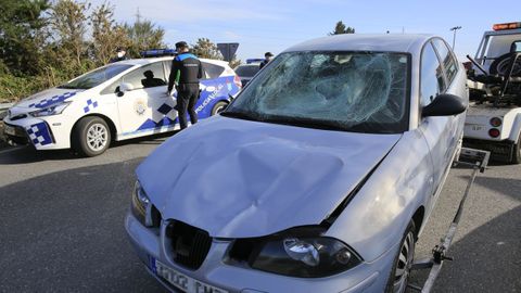 El traslado del coche usado para atropellar a un miembro del clan rival frente al colegio de As Gándaras