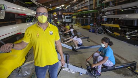 Horta, nas instalación do club adestrando cun grupo de rapazas
