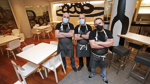 Los socios del Bagos, en Pontevedra, tapería que no puede servir cenas por no tener licencia de restaurante
