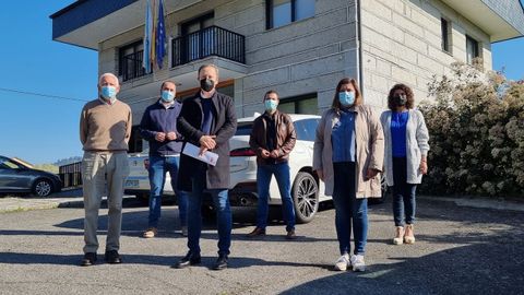 El grupo provincial socialista visitó Beade (en la imagen, en la Rúa do Caudillo)