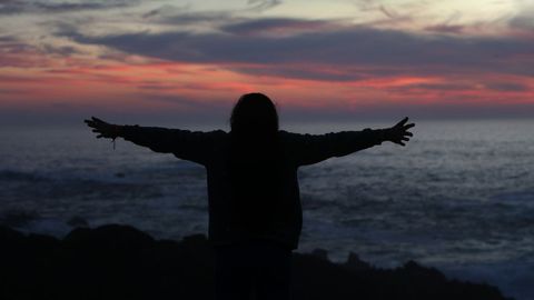Atardecer en el faro de Corrubedo, uno de los puntos más visitados