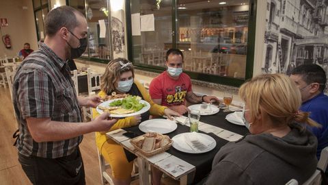 En restaurantes como A Xoca, en Noia, tuvieron clientes para cenar
